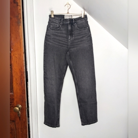 EVERLANE The High Rise Straight Jean in Washed Black NEW Size 24 Ankle - Picture 1 of 8
